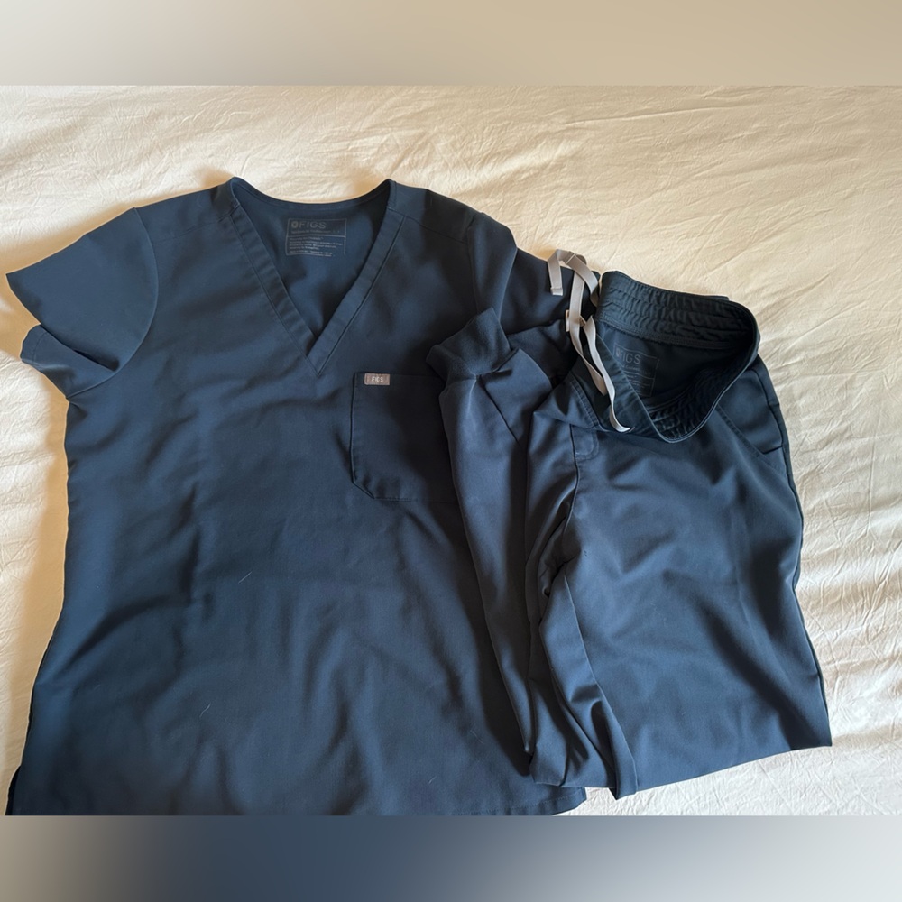Figs Women's Navy Scrub Top and Drawstring Pants
